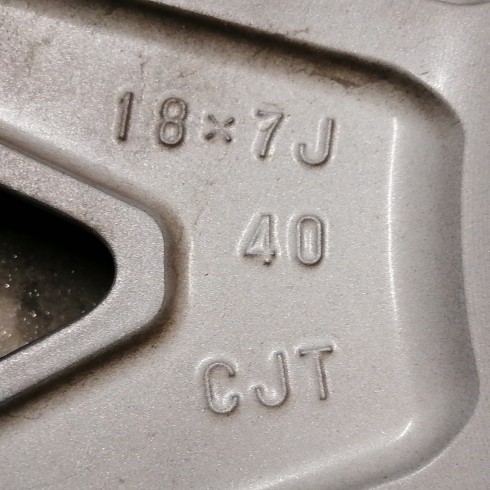 JUEGO DE LLANTAS ORIGINALES LEXUS EN 18"