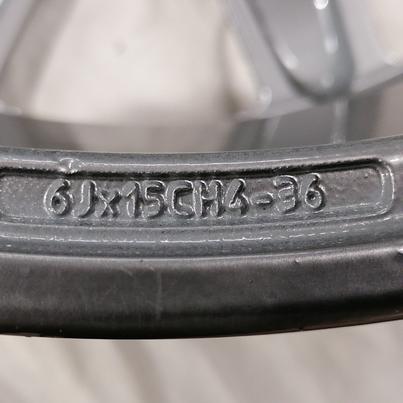 CONJUNTO DE JANTES ORIGINAIS RENAULT DE 15"